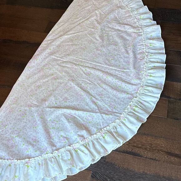 Vintage JCPenney home round tablecloth 72” white pink floral ruffle cottagecore - Picture 4 of 8